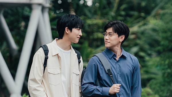 《關於未知的我們》邱宇辰(右)、黃宏軒新戲挑戰禁忌兄弟戀。(圖/結果娛樂提供).jpg 《關於未知的我們》邱宇辰(右)、黃宏軒新戲挑戰禁忌兄弟戀。(圖/結果娛樂提供).jpg