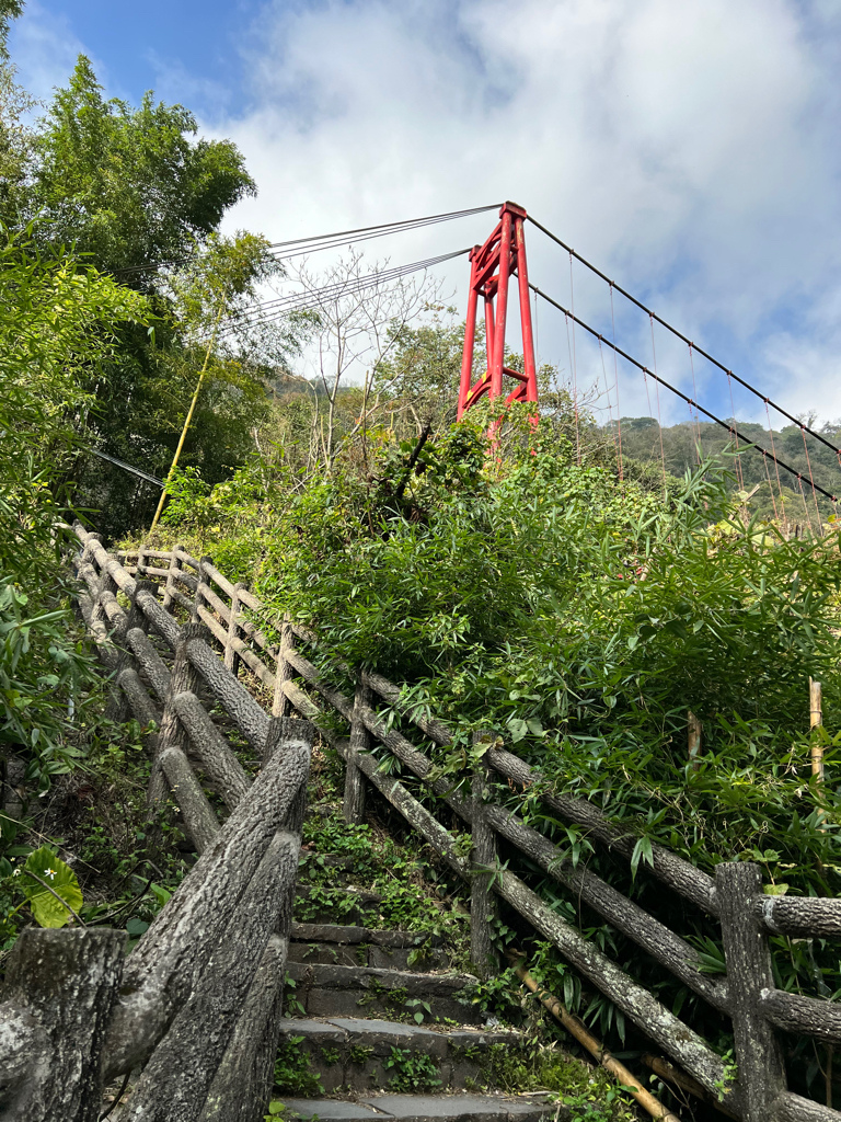 南投景點,東埔溫泉,信義鄉景點,彩虹吊橋,彩虹瀑布