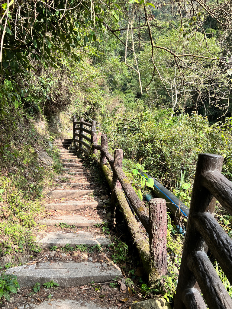 南投景點,東埔溫泉,信義鄉景點,彩虹吊橋,彩虹瀑布