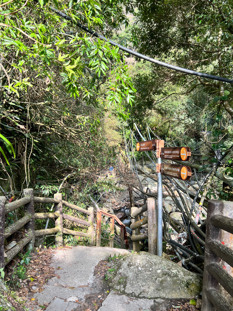 南投景點,東埔溫泉,信義鄉景點,彩虹吊橋,彩虹瀑布