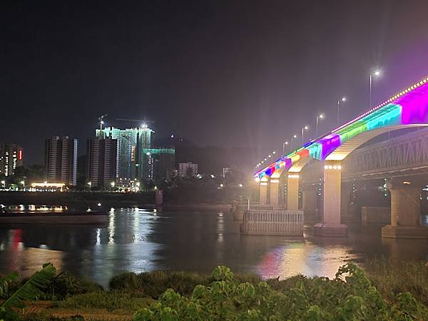 <定期出差肇慶>肇慶西江大橋、西江江景、羚羊峽古棧道