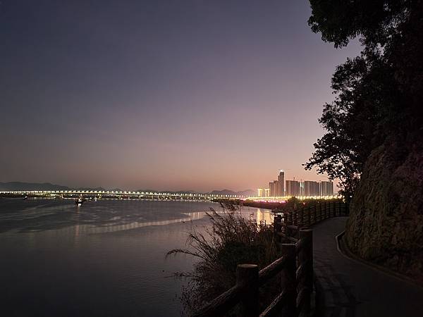 <定期出差肇慶>肇慶西江大橋、西江江景、羚羊峽古棧道