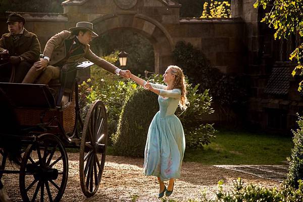 Cinderella-says-goodbye-to-father-2015-movie-review.jpg
