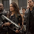 still-of-maggie-q-and-keiynan-lonsdale-in-insurgent-(2015)-large-picture.jpg