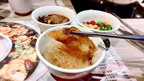 10台北珍饌重慶麻辣火鍋(永春店)_吉古拉(竹輪)