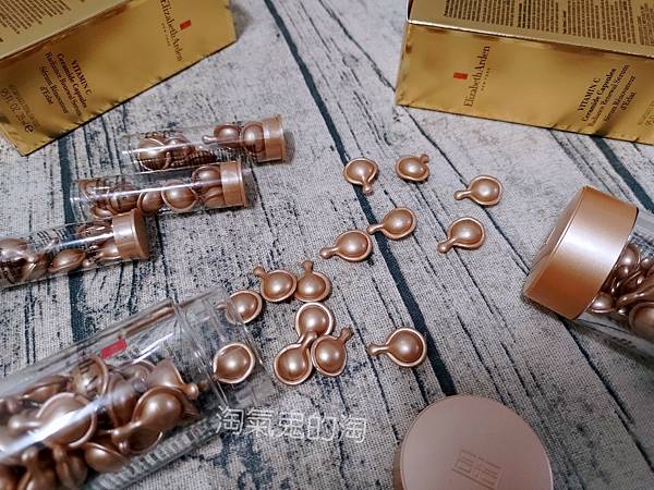 Elizabeth Arden 伊莉莎白 雅頓 維他命C激活煥白膠囊(臉膠) 30顆 Elizabeth Arden 伊莉莎白 雅頓 維他命C激活煥白膠囊