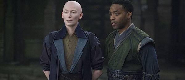 Tilda-Swinton-Chiwetel-Ejiofor-Doctor-Strange-1080x520.jpg