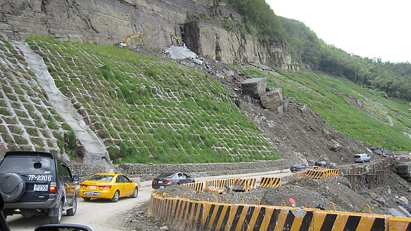 山崩阻路.JPG