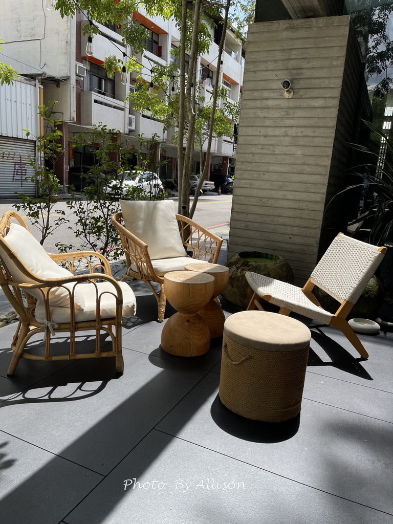 －＞【台中北屯】丹麥“ Hygge”生活哲學， 憲賣咖啡熱河