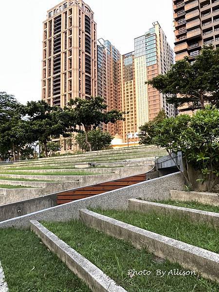 －＞攝影客最愛的湖畔倒影：【台中】秋紅谷景觀生態公園