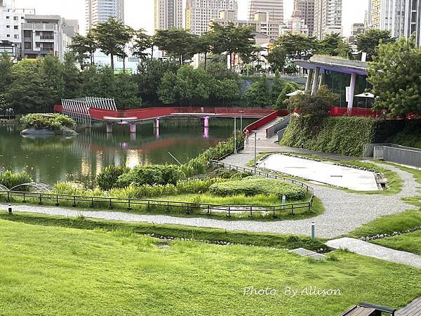－＞攝影客最愛的湖畔倒影：【台中】秋紅谷景觀生態公園