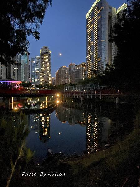 －＞攝影客最愛的湖畔倒影：【台中】秋紅谷景觀生態公園