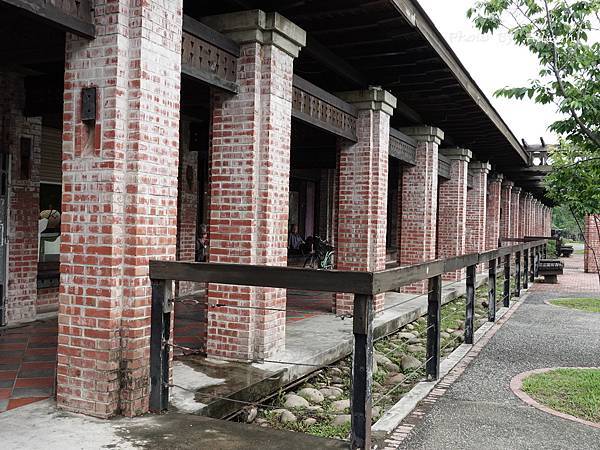 －＞東勢舊火車站改建「東勢客家文化園區」，前身是女建築師修澤