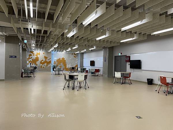 －＞政治大學達賢圖書館 －全台最美圖書館之一 + 湖畔景觀 