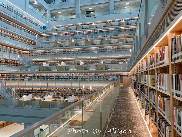 －＞政治大學達賢圖書館 －全台最美圖書館之一 + 湖畔景觀 