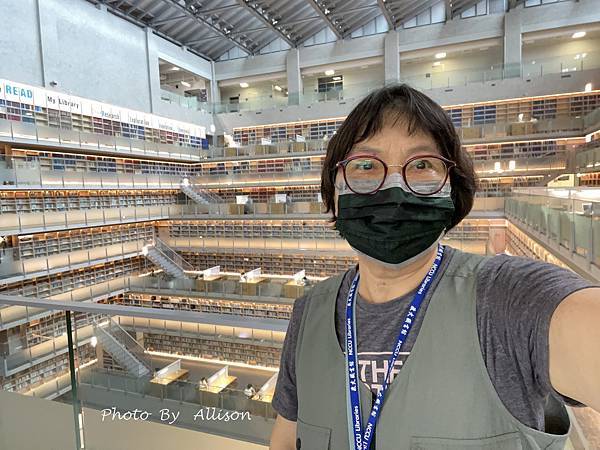 －＞政治大學達賢圖書館 －全台最美圖書館之一 + 湖畔景觀 