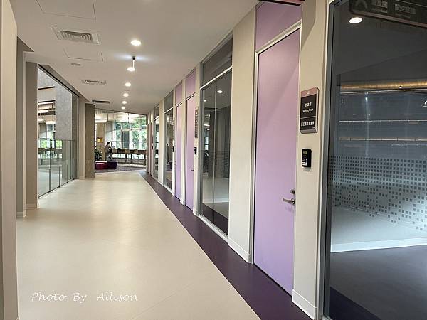 －＞政治大學達賢圖書館 －全台最美圖書館之一 + 湖畔景觀 