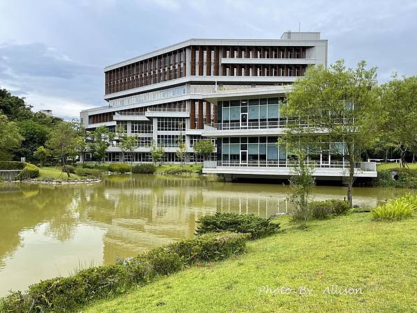 －＞政治大學達賢圖書館 －全台最美圖書館之一，媲美首爾 星空