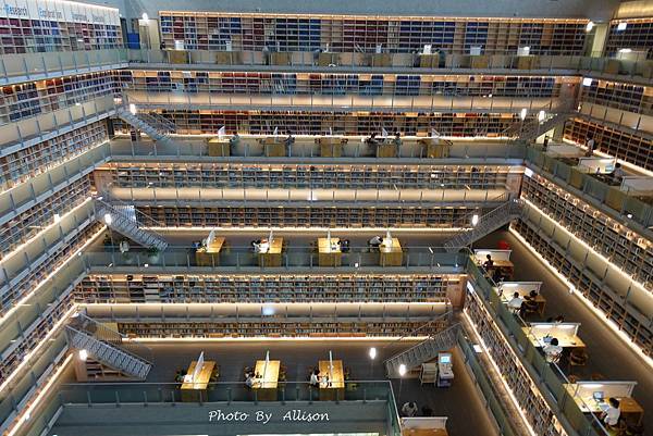 －＞政治大學達賢圖書館 －全台最美圖書館之一 + 湖畔景觀 