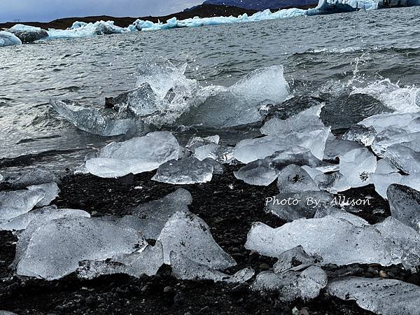 －＞美到難以形容！在傑古沙龍冰河湖 Jokulsarlon岸