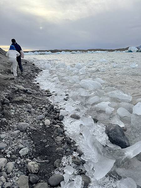 －＞美到難以形容！在傑古沙龍冰河湖 Jokulsarlon岸