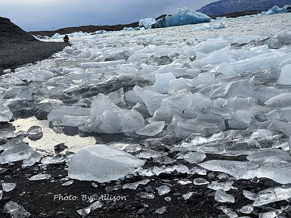 －＞美到難以形容！在傑古沙龍冰河湖 Jokulsarlon岸