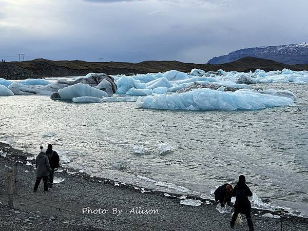 －＞美到難以形容！在傑古沙龍冰河湖 Jokulsarlon岸