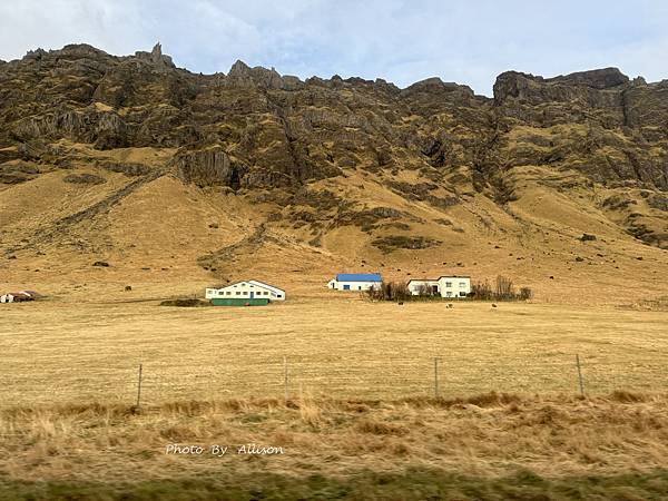 －＞維克Reynisfjara 黑沙灘 黑色玄武岩柱峭壁VS