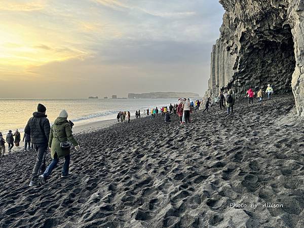 －＞維克Reynisfjara 黑沙灘 黑色玄武岩柱峭壁VS