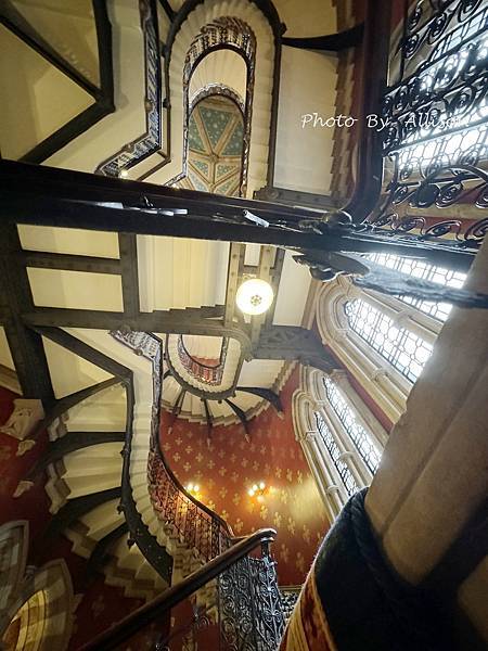 －＞「世界上最美麗的 25 個樓梯」之一 ,聖潘克斯萬麗酒店