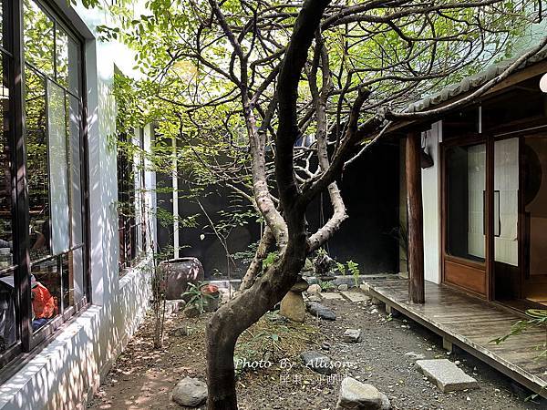 －＞【屏東美學行旅】禪風日式建築,鄉間的藝術天地－三平咖啡。