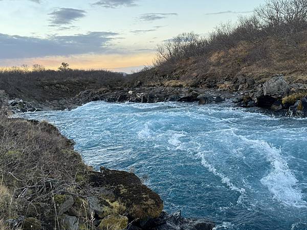 －＞冰島Bruarfoss 藍寶石瀑布....夢幻蒂芬尼藍…