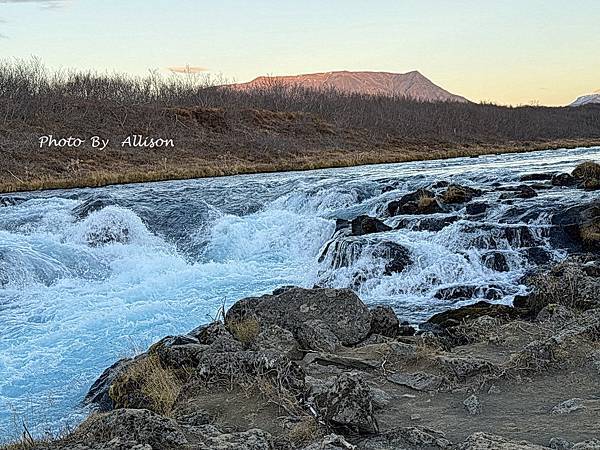 －＞冰島Bruarfoss 藍寶石瀑布....夢幻蒂芬尼藍…