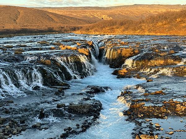 －＞冰島Bruarfoss 藍寶石瀑布....夢幻蒂芬尼藍…