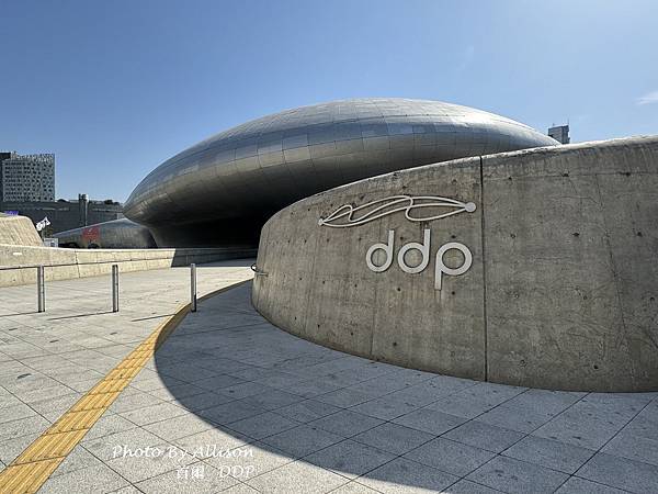 －＞首爾東大門設計廣場 （DDP）(扎哈·哈蒂Zaha Ha