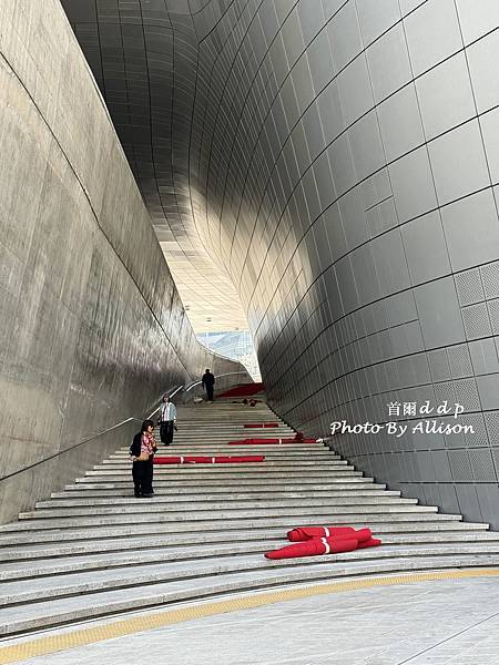 －＞首爾東大門設計廣場 （DDP）(扎哈·哈蒂Zaha Ha