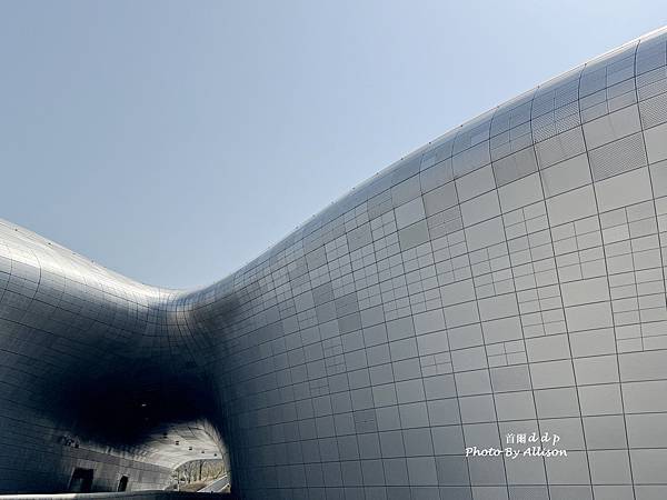 －＞首爾東大門設計廣場 （DDP）(扎哈·哈蒂Zaha Ha