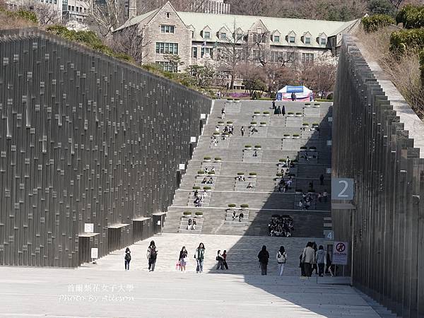 －＞向歷史致敬－首爾新市政廳 + 梨花女子大學 深V峽谷+ 