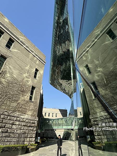 －＞向歷史致敬－首爾新市政廳 + 梨花女子大學 深V峽谷+ 