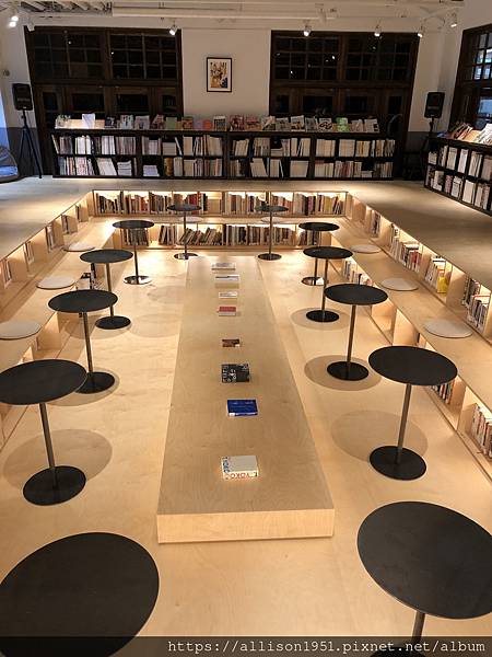 －＞由松菸古蹟澡堂變身的「不只是圖書館」