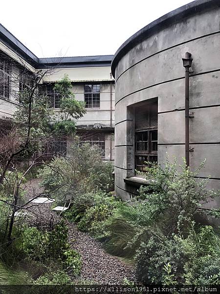 －＞由松菸古蹟澡堂變身的「不只是圖書館」
