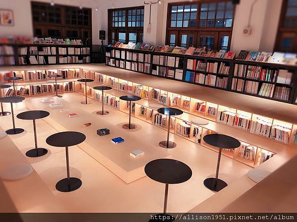 －＞由松菸古蹟澡堂變身的「不只是圖書館」