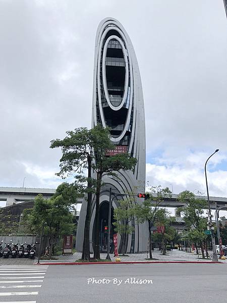 －＞台北酷建築－酷似「無臉男」的「砳建築」