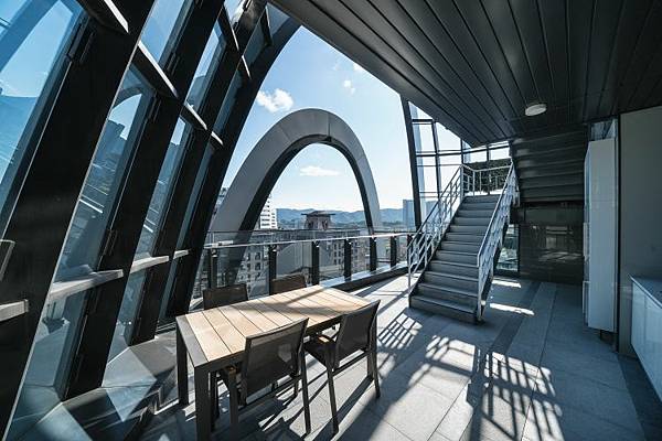 －＞台北酷建築－酷似「無臉男」的「砳建築」