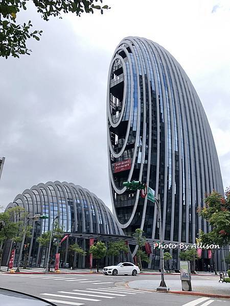 －＞台北酷建築－酷似「無臉男」的「砳建築」
