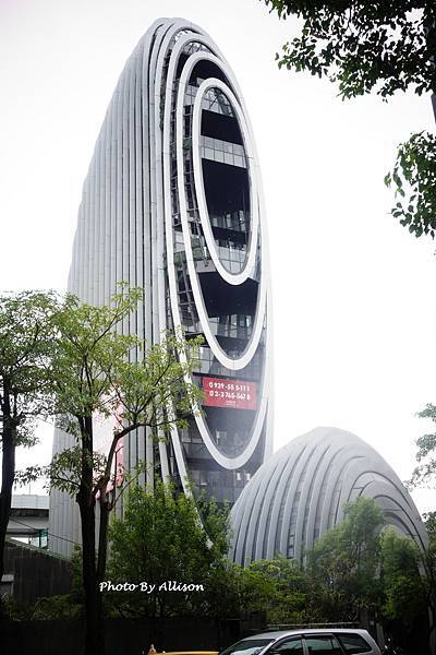 －＞台北酷建築－酷似「無臉男」的「砳建築」