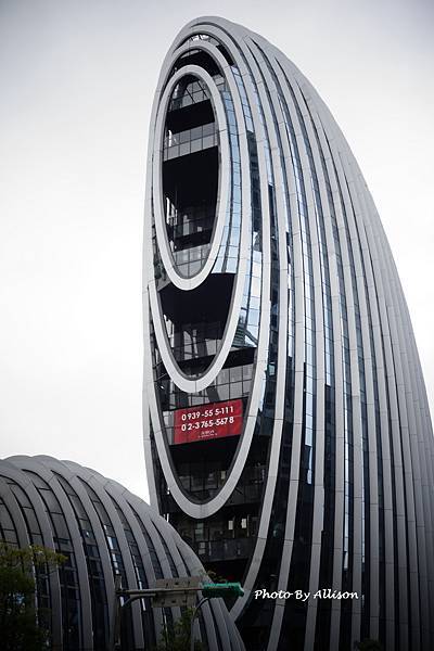 －＞台北酷建築－酷似「無臉男」的「砳建築」