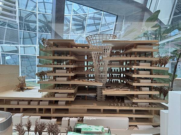 －＞桃園市立總圖以「生命樹」為靈感變身時尚「綠建築」