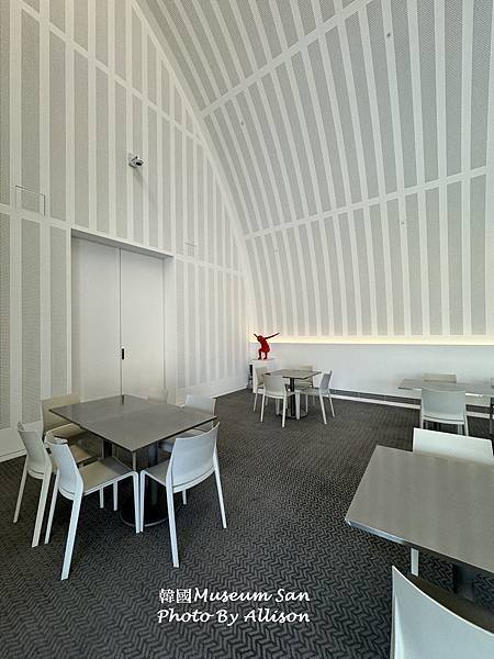 －＞詹姆斯‧特瑞爾(James Turrell)「光與空間」