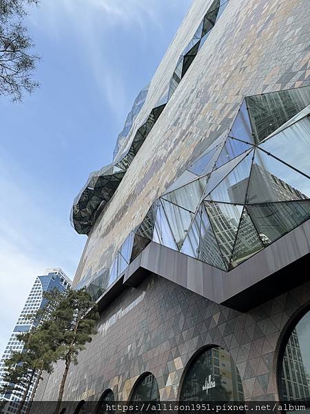－＞【首爾】宛如璀璨寶石  Galleria百貨 光教店